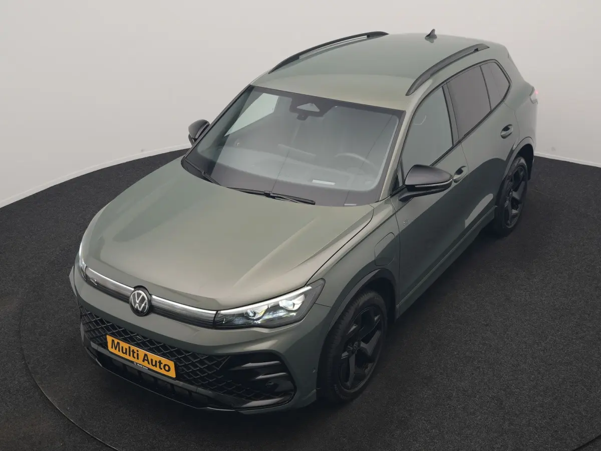 1.5 eHybrid R-Line Business 272pk Dealer O.H. | Adaptive Cruise | Head Up | 360 Camera | IQ Light | Sportstoelen Massage & Verwarmd | Stuur Verwarmd | Sfeerverlichting | Apple Carplay | Blis