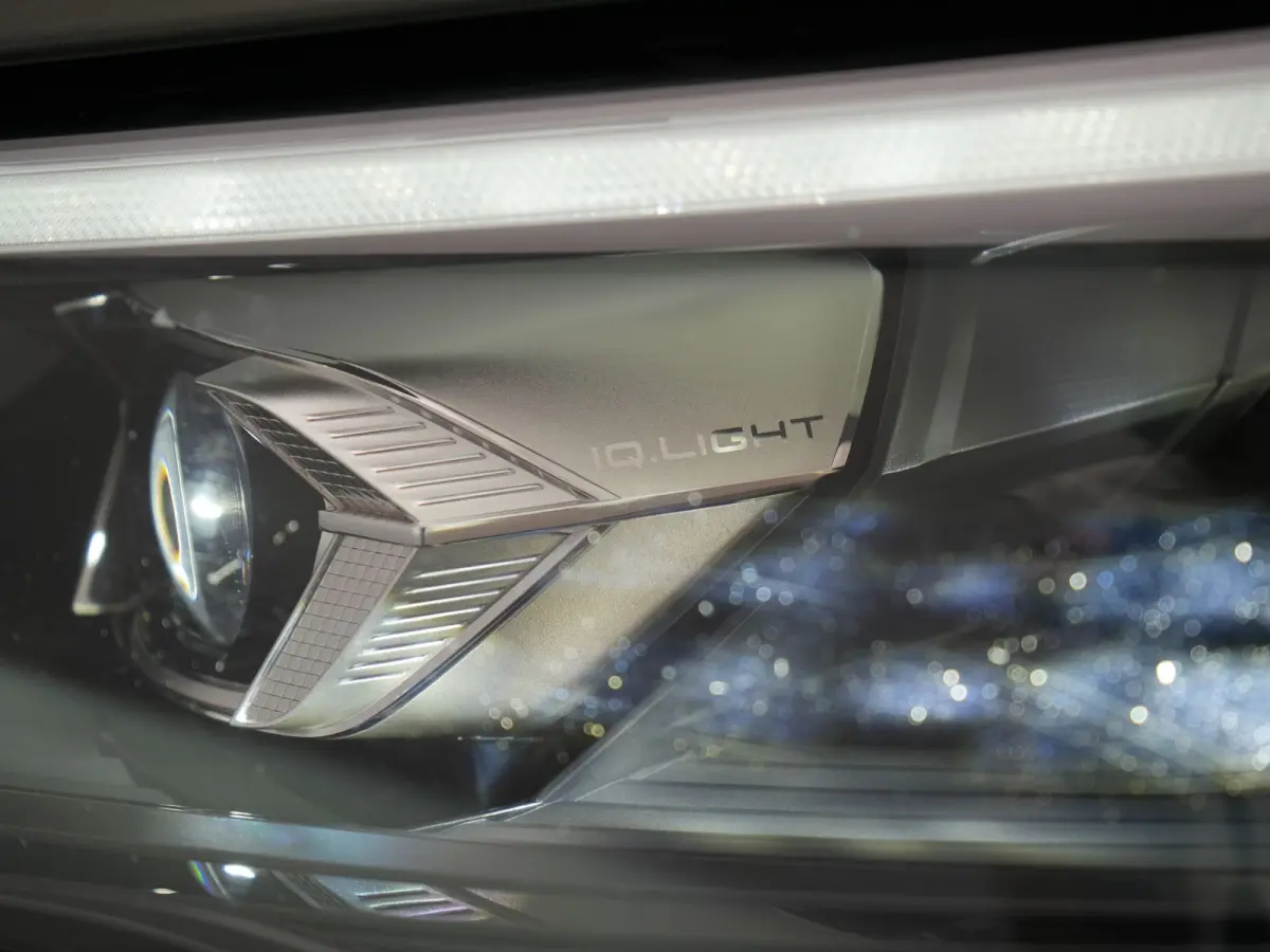 1.5 eHybrid R-Line Business 272pk Dealer O.H. | Adaptive Cruise | Head Up | 360 Camera | IQ Light | Sportstoelen Massage & Verwarmd | Stuur Verwarmd | Sfeerverlichting | Apple Carplay | Blis
