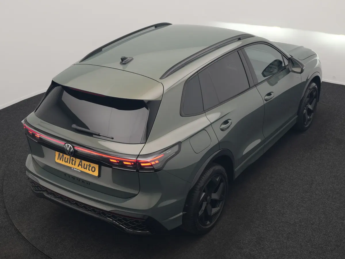 1.5 eHybrid R-Line Business 272pk Dealer O.H. | Adaptive Cruise | Head Up | 360 Camera | IQ Light | Sportstoelen Massage & Verwarmd | Stuur Verwarmd | Sfeerverlichting | Apple Carplay | Blis