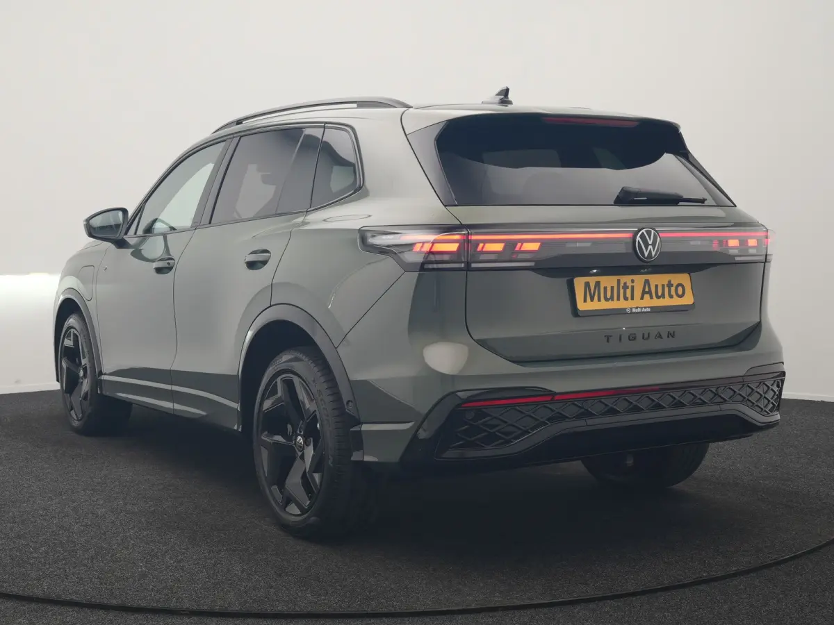 1.5 eHybrid R-Line Business 272pk Dealer O.H. | Adaptive Cruise | Head Up | 360 Camera | IQ Light | Sportstoelen Massage & Verwarmd | Stuur Verwarmd | Sfeerverlichting | Apple Carplay | Blis