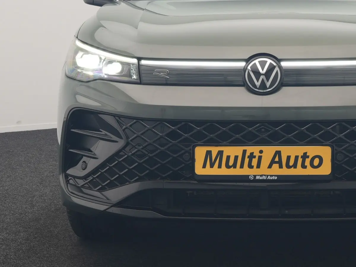 1.5 eHybrid R-Line Business 272pk Dealer O.H. | Adaptive Cruise | Head Up | 360 Camera | IQ Light | Sportstoelen Massage & Verwarmd | Stuur Verwarmd | Sfeerverlichting | Apple Carplay | Blis