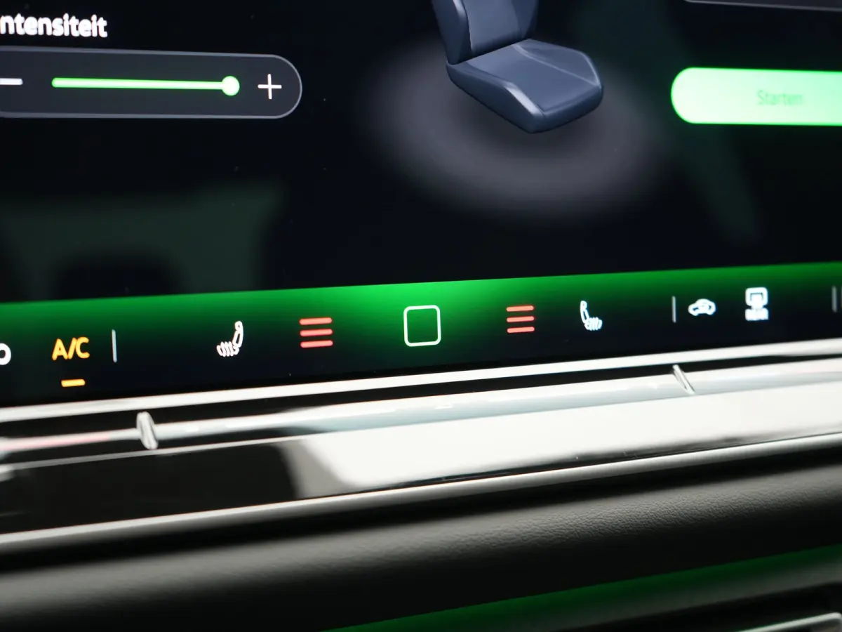 1.5 eHybrid R-Line Business 272pk Dealer O.H. | Adaptive Cruise | Head Up | 360 Camera | IQ Light | Sportstoelen Massage & Verwarmd | Stuur Verwarmd | Sfeerverlichting | Apple Carplay | Blis