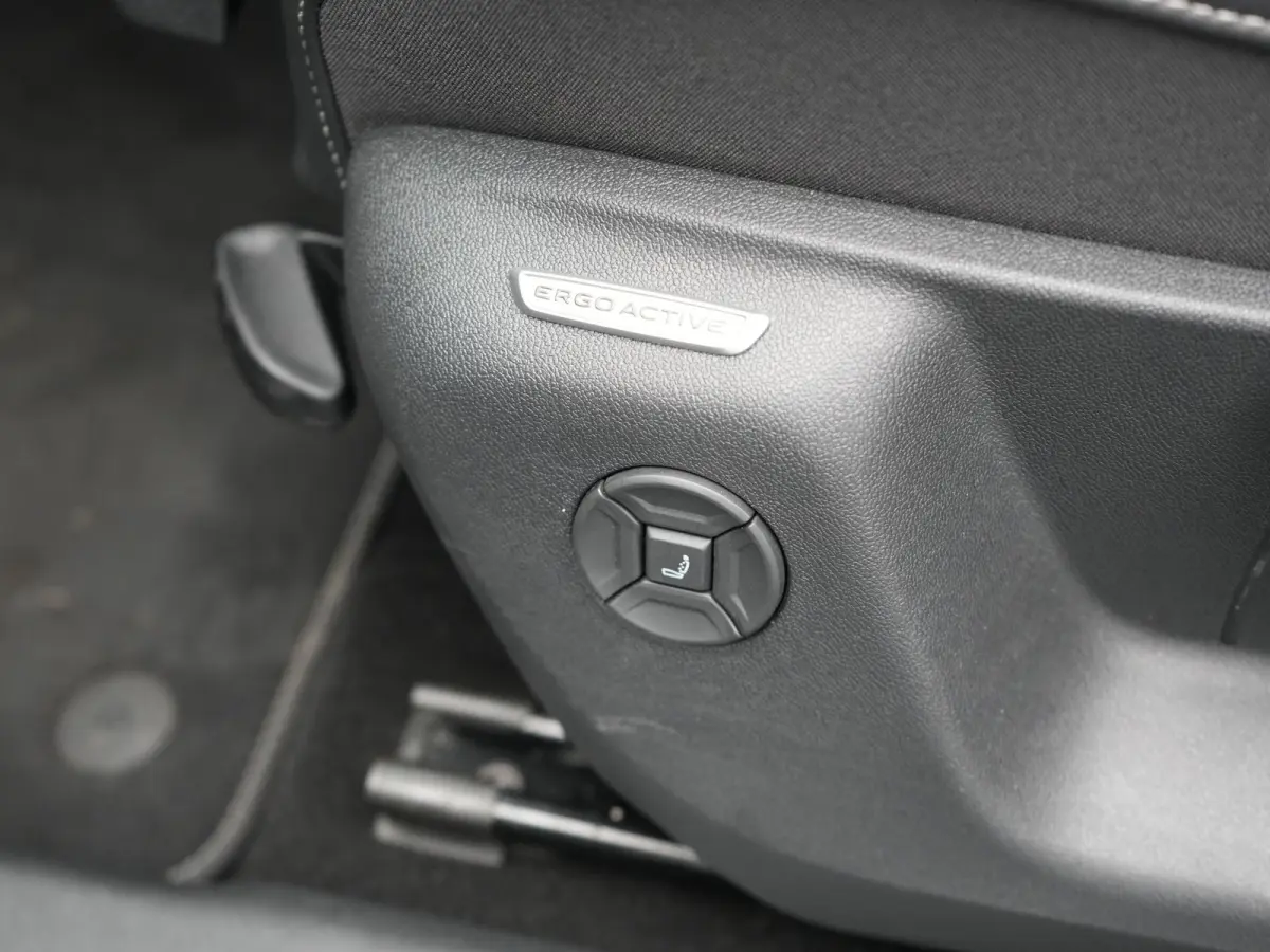 1.5 eHybrid R-Line Business 272pk Dealer O.H. | Adaptive Cruise | Head Up | 360 Camera | IQ Light | Sportstoelen Massage & Verwarmd | Stuur Verwarmd | Sfeerverlichting | Apple Carplay | Blis