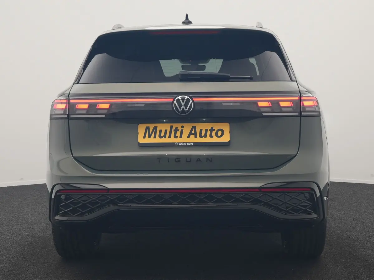 1.5 eHybrid R-Line Business 272pk Dealer O.H. | Adaptive Cruise | Head Up | 360 Camera | IQ Light | Sportstoelen Massage & Verwarmd | Stuur Verwarmd | Sfeerverlichting | Apple Carplay | Blis
