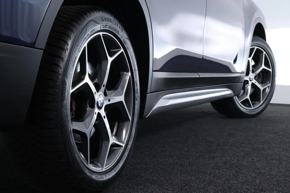 sDrive20i Corporate Lease Executive |PANO|ST VWM|CAMERA|CLIMA|CRUISE|LED|PDC|NAV