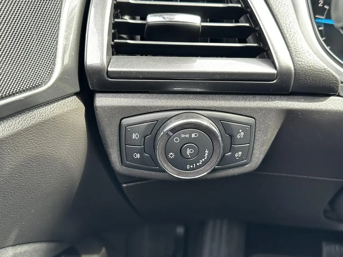 1.5 Titanium Lease Edition |CAMERA|ST VWM|CRUISE| LM VELGEN 16"|PDC| SONY MULTIMEDIA