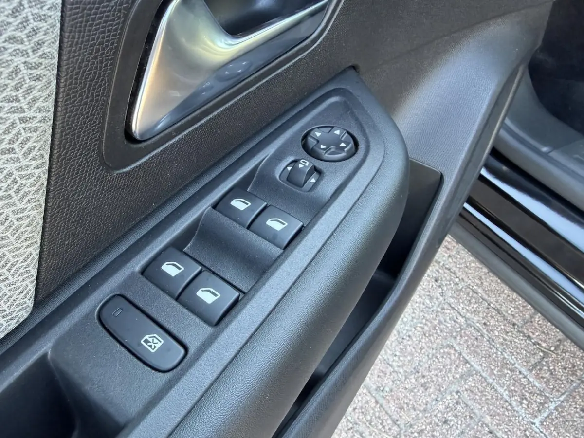 1.2 Puretech Feel Pack |CAMERA|CARPLAY|HEAD UP|LEDER|CLIMA|CRUISE|PDC