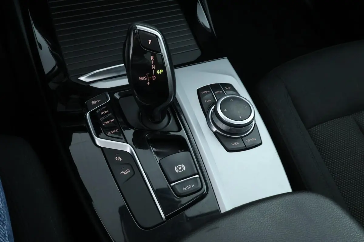 xDrive20i Launch Edition High Executive |PANO|HUD|CAMERA|ST VWM|CRUISE|CLIMA+++