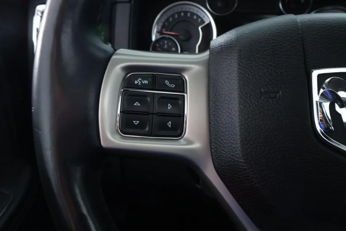 1500 5.7 V8 4x4 Crew Cab 5'7 Laramie |ALPINE|LEDER|ECC|NAV|DAK|20"|