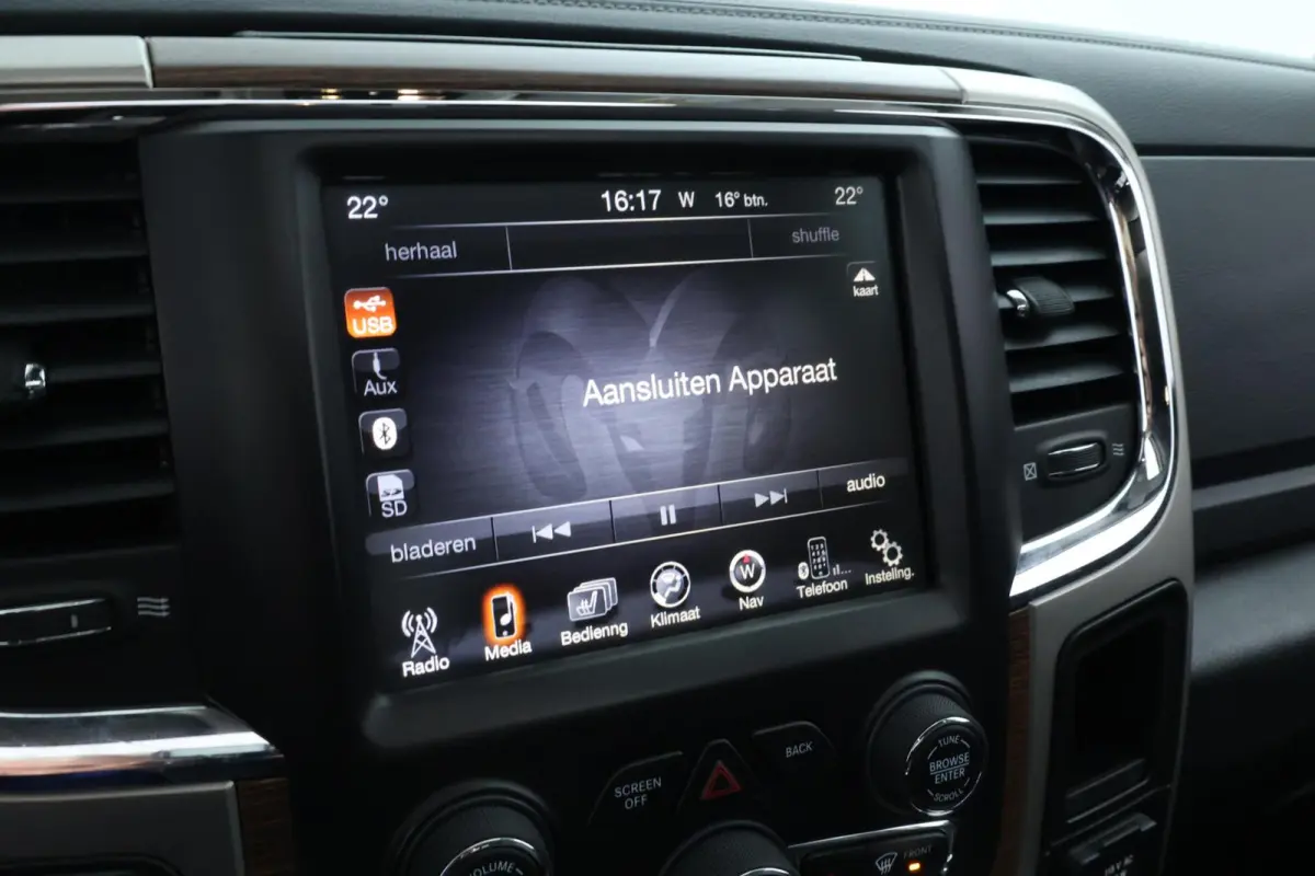 1500 5.7 V8 4x4 Crew Cab 5'7 Laramie |ALPINE|LEDER|ECC|NAV|DAK|20"|