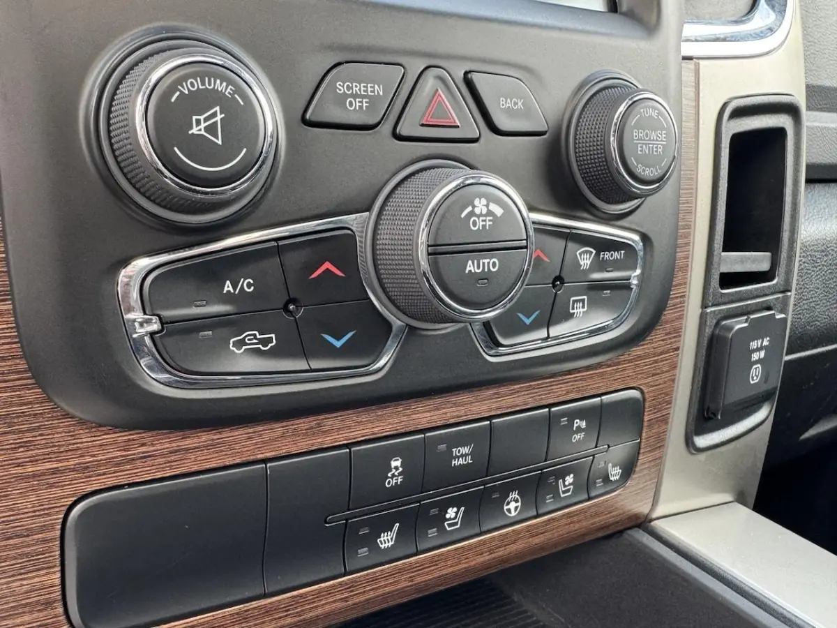 1500 5.7 V8 4x4 Crew Cab 5'7 Laramie |ALPINE|LEDER|ECC|NAV|DAK|20"|