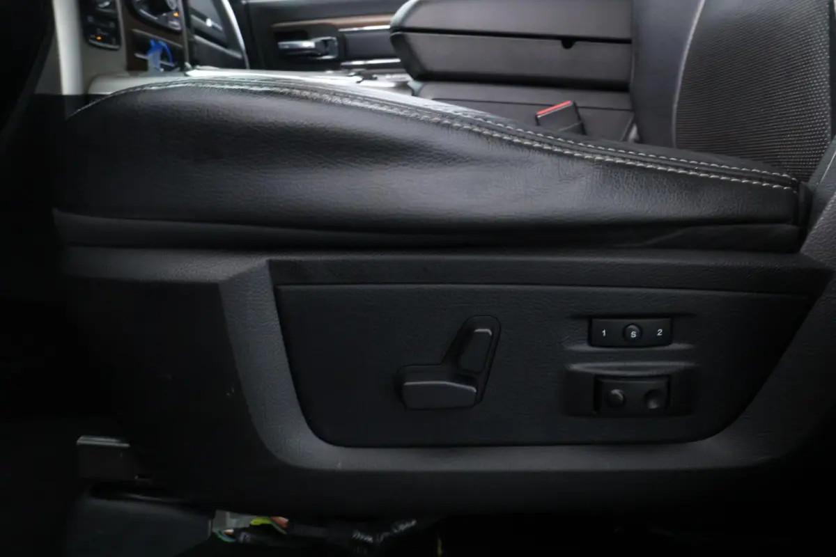 1500 5.7 V8 4x4 Crew Cab 5'7 Laramie |ALPINE|LEDER|ECC|NAV|DAK|20"|