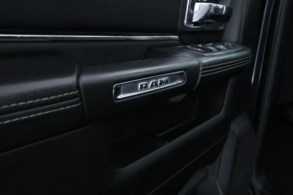 1500 5.7 V8 4x4 Crew Cab 5'7 Laramie |ALPINE|LEDER|ECC|NAV|DAK|20"|