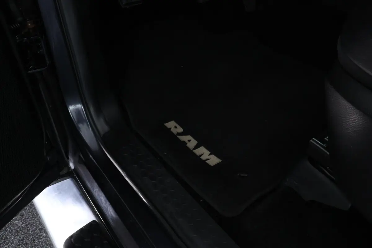 1500 5.7 V8 4x4 Crew Cab 5'7 Laramie |ALPINE|LEDER|ECC|NAV|DAK|20"|