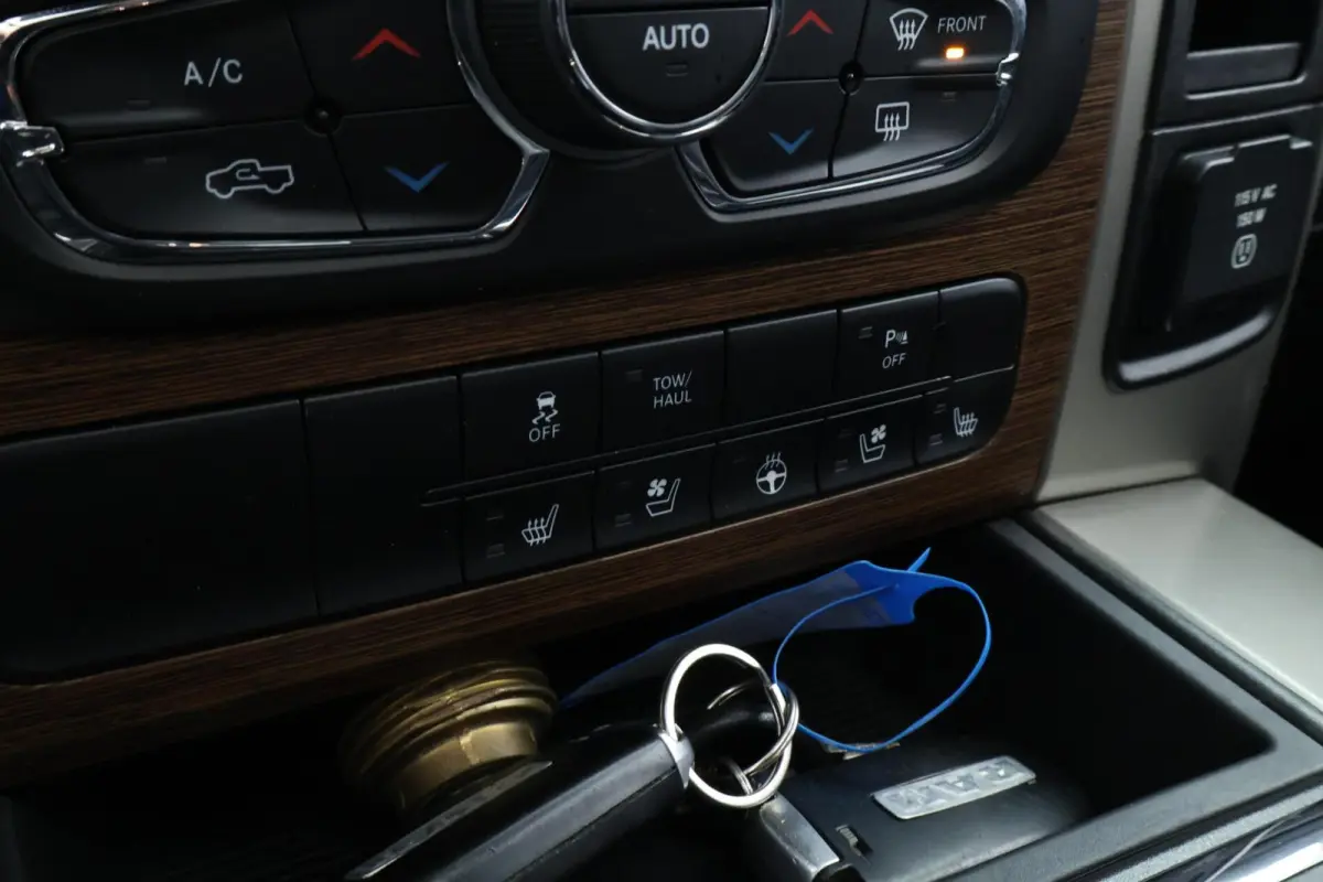 1500 5.7 V8 4x4 Crew Cab 5'7 Laramie |ALPINE|LEDER|ECC|NAV|DAK|20"|