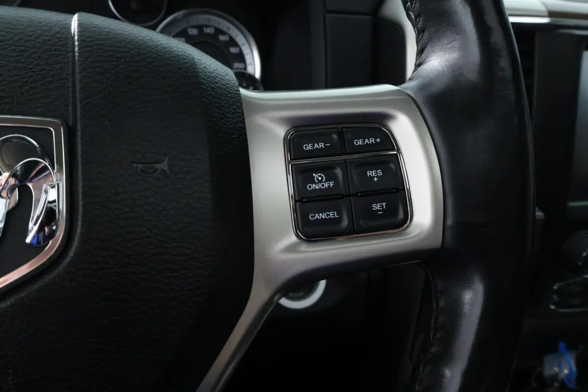1500 5.7 V8 4x4 Crew Cab 5'7 Laramie |ALPINE|LEDER|ECC|NAV|DAK|20"|