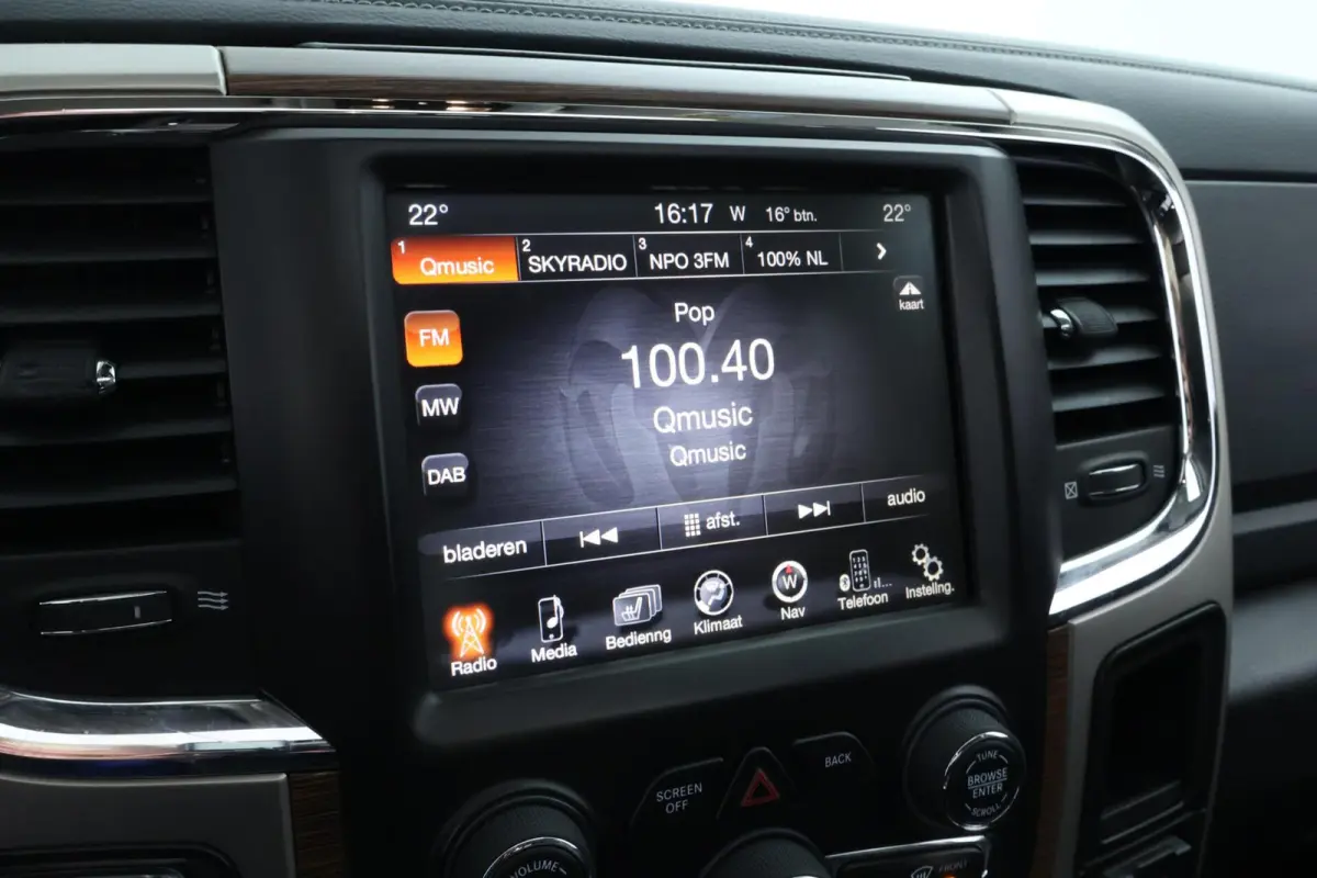 1500 5.7 V8 4x4 Crew Cab 5'7 Laramie |ALPINE|LEDER|ECC|NAV|DAK|20"|
