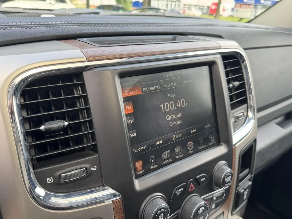 1500 5.7 V8 4x4 Crew Cab 5'7 Laramie |ALPINE|LEDER|ECC|NAV|DAK|20"|