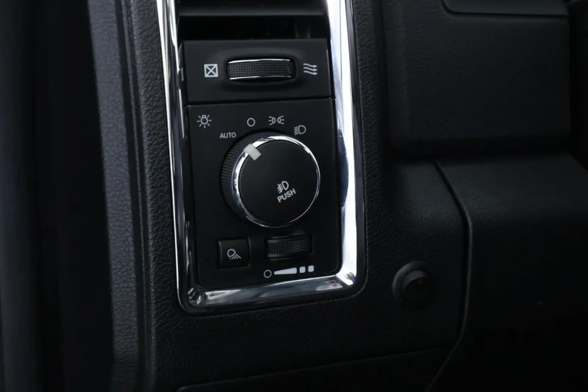 1500 5.7 V8 4x4 Crew Cab 5'7 Laramie |ALPINE|LEDER|ECC|NAV|DAK|20"|