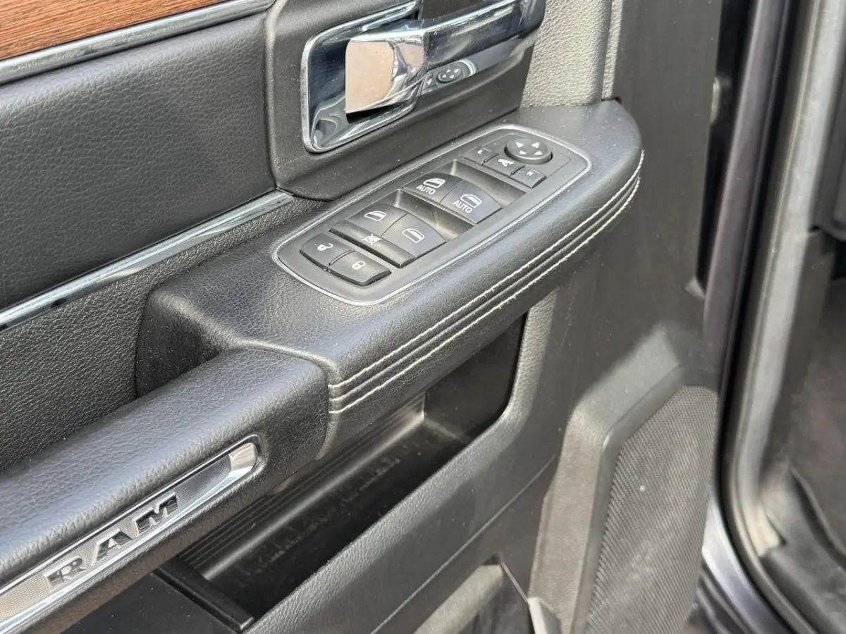 1500 5.7 V8 4x4 Crew Cab 5'7 Laramie |ALPINE|LEDER|ECC|NAV|DAK|20"|