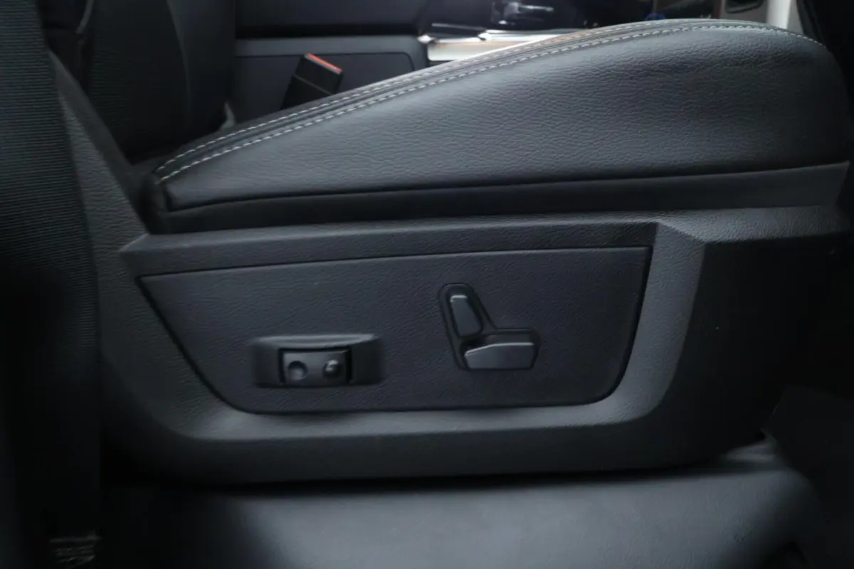 1500 5.7 V8 4x4 Crew Cab 5'7 Laramie |ALPINE|LEDER|ECC|NAV|DAK|20"|