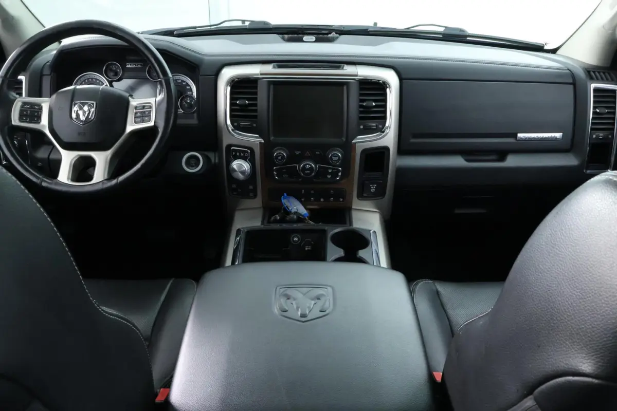 1500 5.7 V8 4x4 Crew Cab 5'7 Laramie |ALPINE|LEDER|ECC|NAV|DAK|20"|
