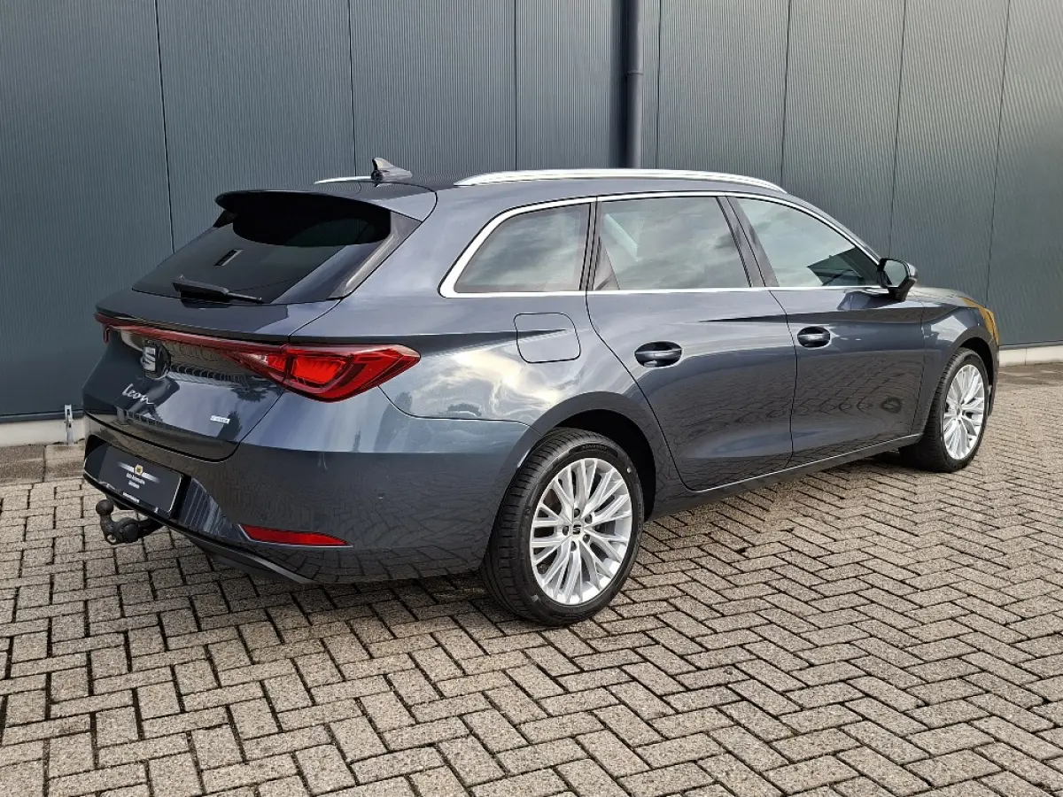1.4 TSI PHEV XCELLENCE Automaat * Navigatiesysteem * Elek. Trekhaak * Parkeercamera *