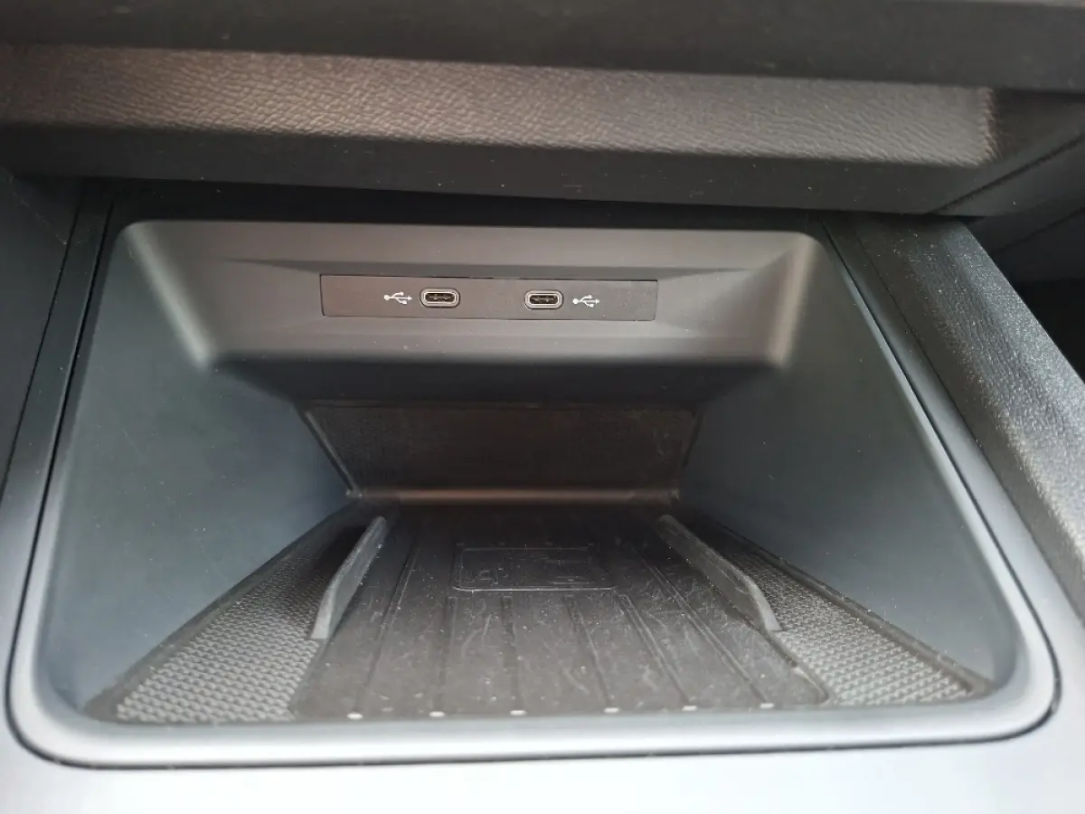 1.4 TSI PHEV XCELLENCE Automaat * Navigatiesysteem * Elek. Trekhaak * Parkeercamera *