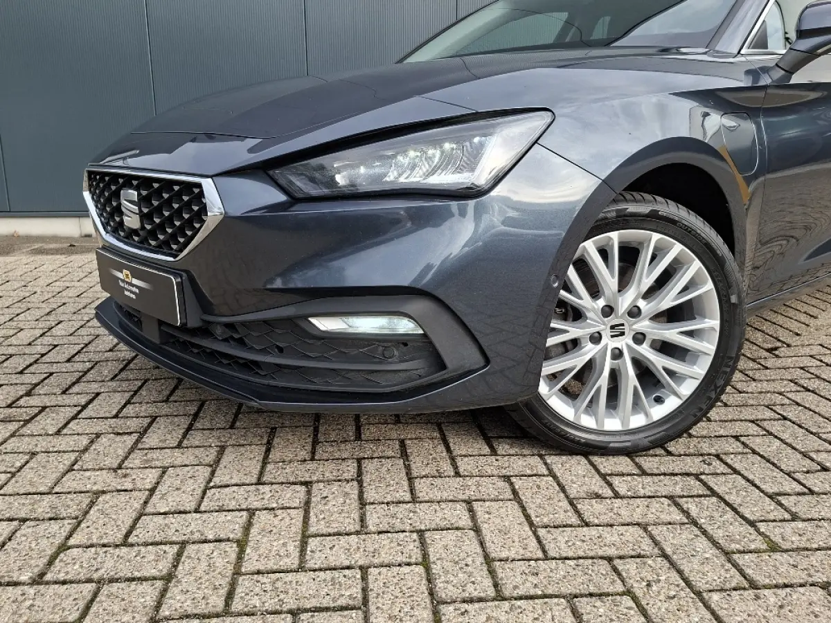 1.4 TSI PHEV XCELLENCE Automaat * Navigatiesysteem * Elek. Trekhaak * Parkeercamera *