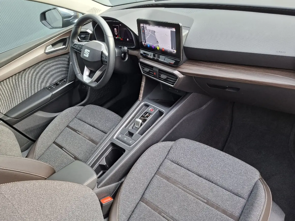 1.4 TSI PHEV XCELLENCE Automaat * Navigatiesysteem * Elek. Trekhaak * Parkeercamera *