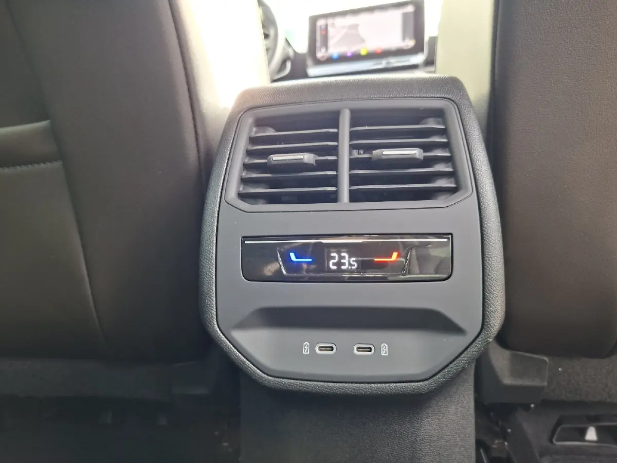 1.4 TSI PHEV XCELLENCE Automaat * Navigatiesysteem * Elek. Trekhaak * Parkeercamera *
