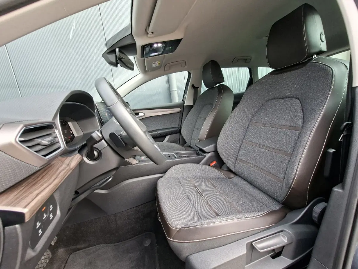 1.4 TSI PHEV XCELLENCE Automaat * Navigatiesysteem * Elek. Trekhaak * Parkeercamera *