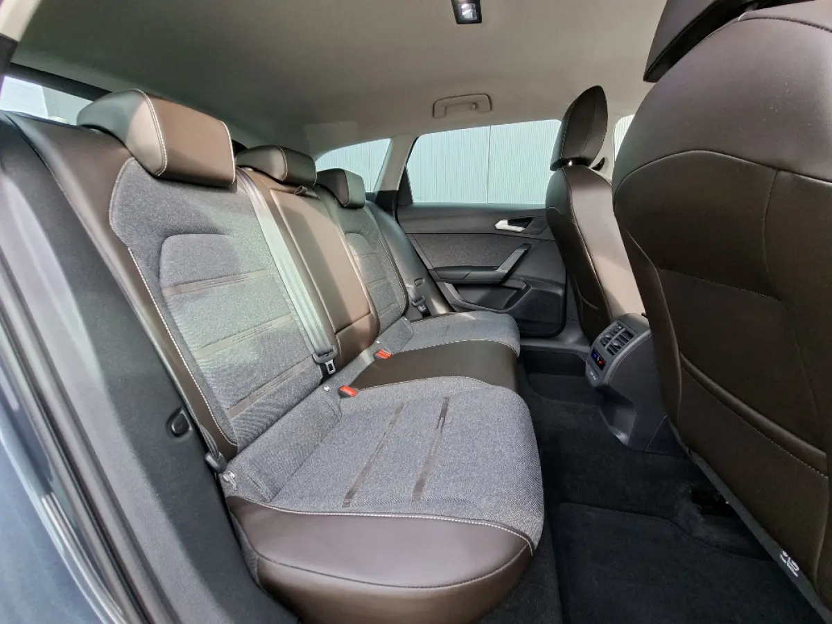 1.4 TSI PHEV XCELLENCE Automaat * Navigatiesysteem * Elek. Trekhaak * Parkeercamera *