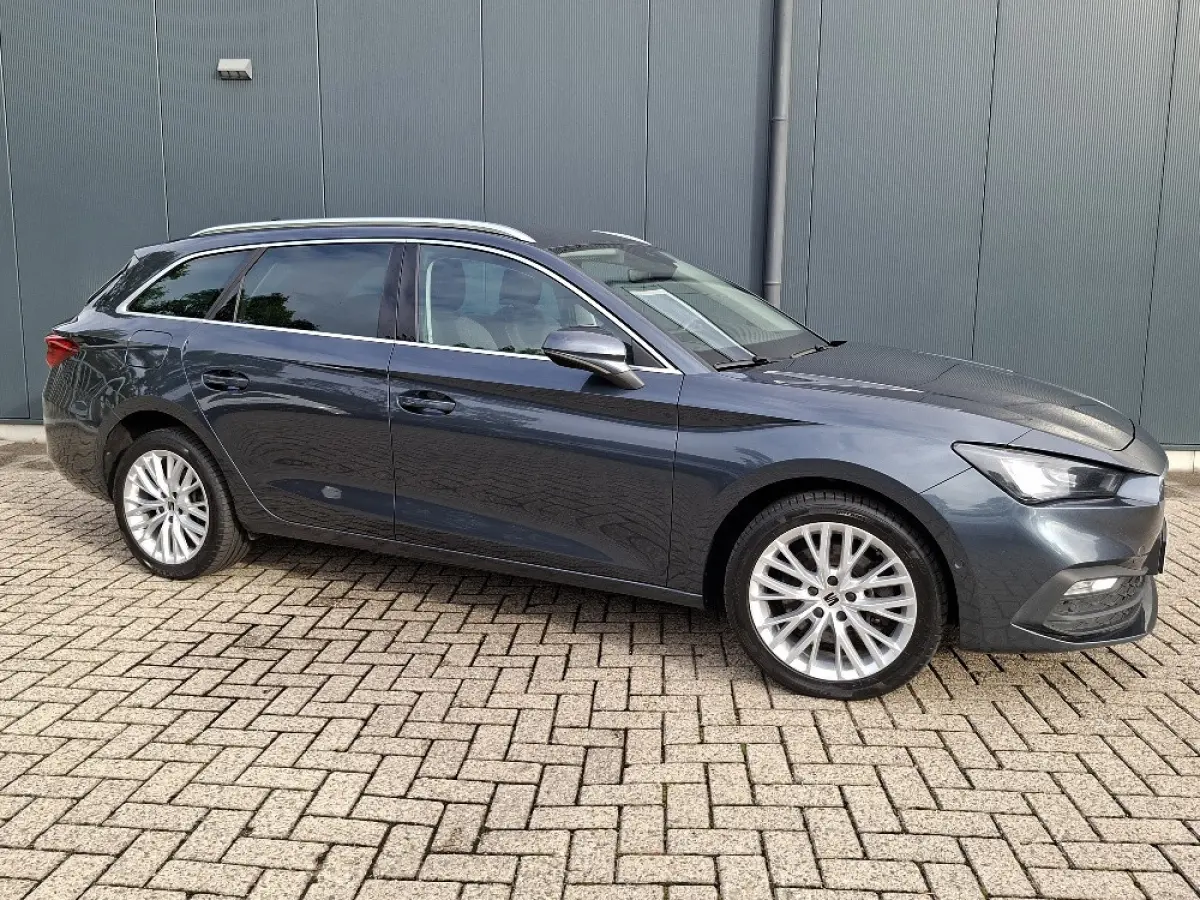1.4 TSI PHEV XCELLENCE Automaat * Navigatiesysteem * Elek. Trekhaak * Parkeercamera *