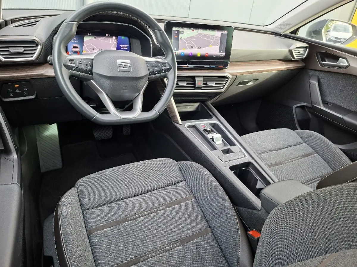 1.4 TSI PHEV XCELLENCE Automaat * Navigatiesysteem * Elek. Trekhaak * Parkeercamera *