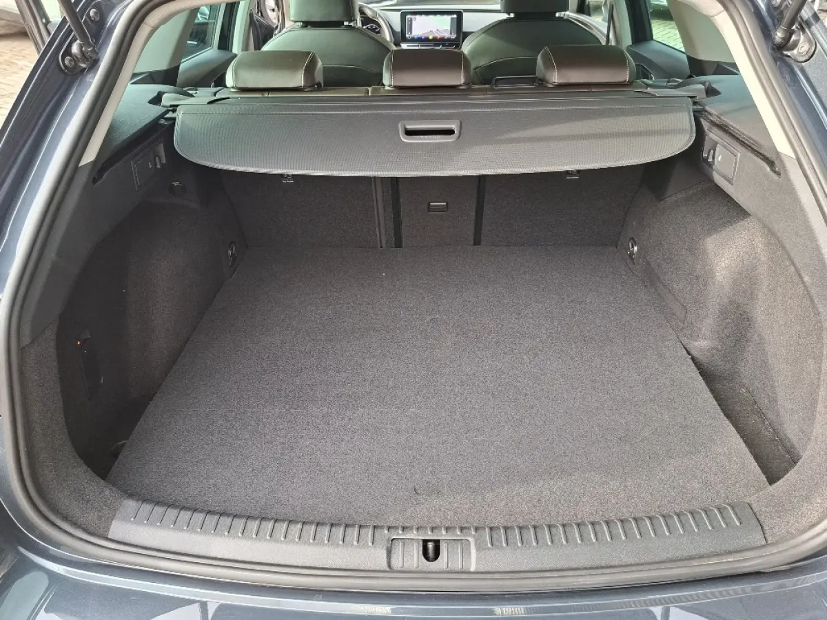 1.4 TSI PHEV XCELLENCE Automaat * Navigatiesysteem * Elek. Trekhaak * Parkeercamera *