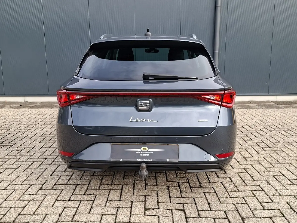 1.4 TSI PHEV XCELLENCE Automaat * Navigatiesysteem * Elek. Trekhaak * Parkeercamera *