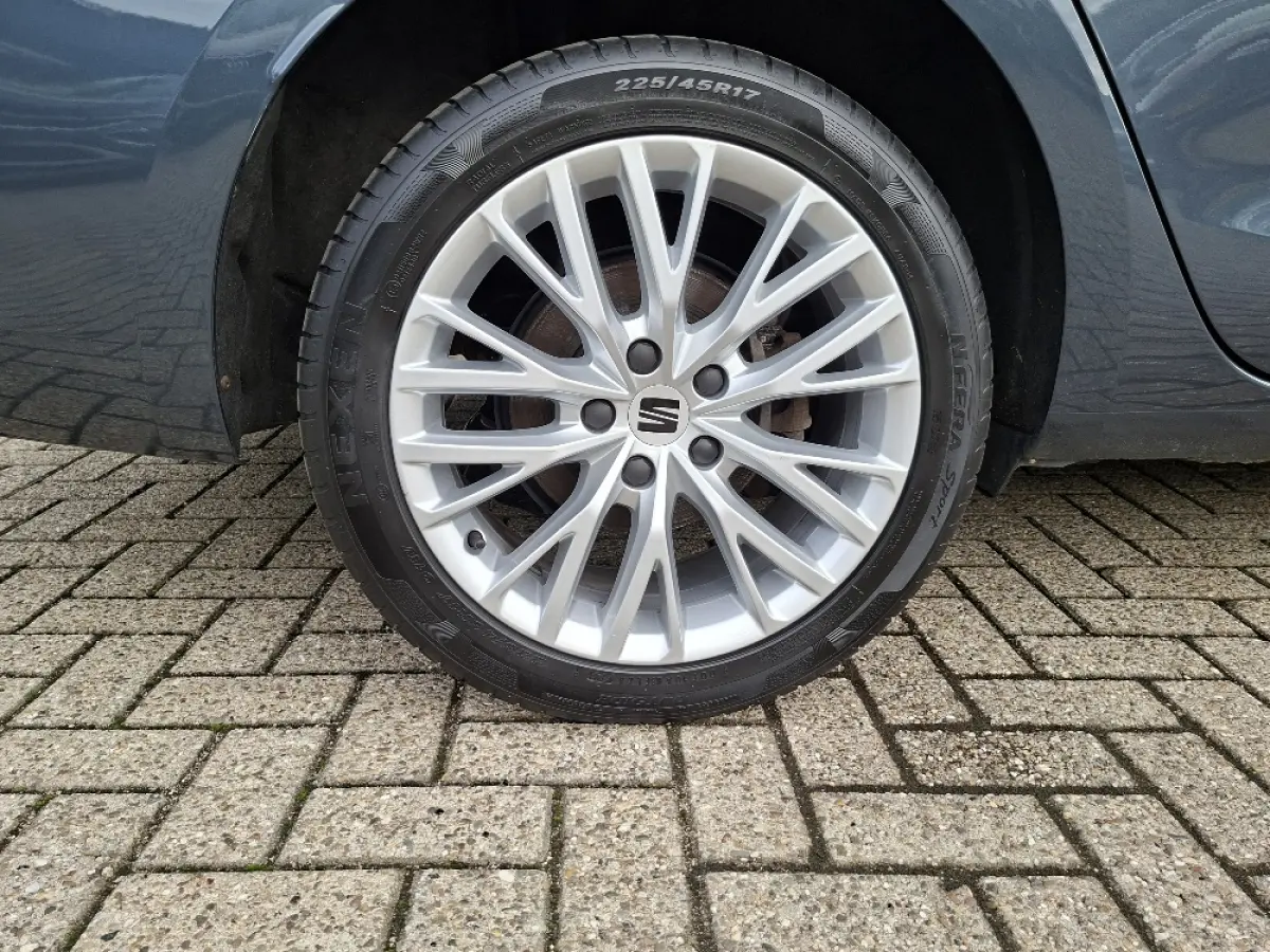 1.4 TSI PHEV XCELLENCE Automaat * Navigatiesysteem * Elek. Trekhaak * Parkeercamera *
