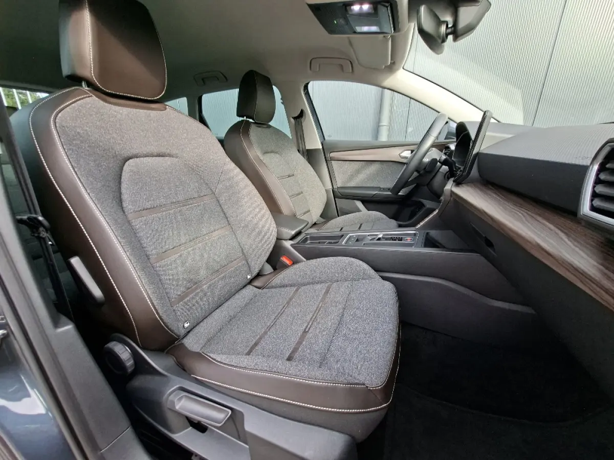 1.4 TSI PHEV XCELLENCE Automaat * Navigatiesysteem * Elek. Trekhaak * Parkeercamera *