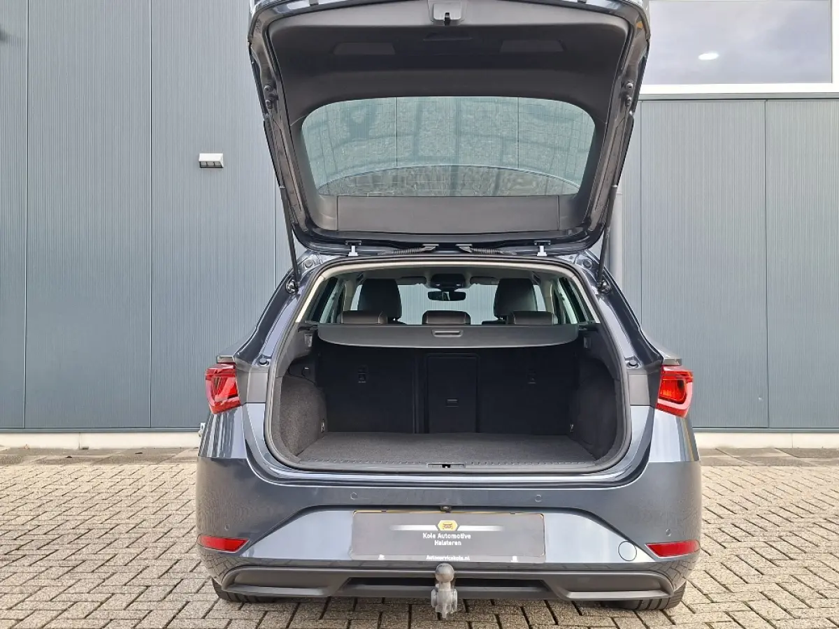 1.4 TSI PHEV XCELLENCE Automaat * Navigatiesysteem * Elek. Trekhaak * Parkeercamera *