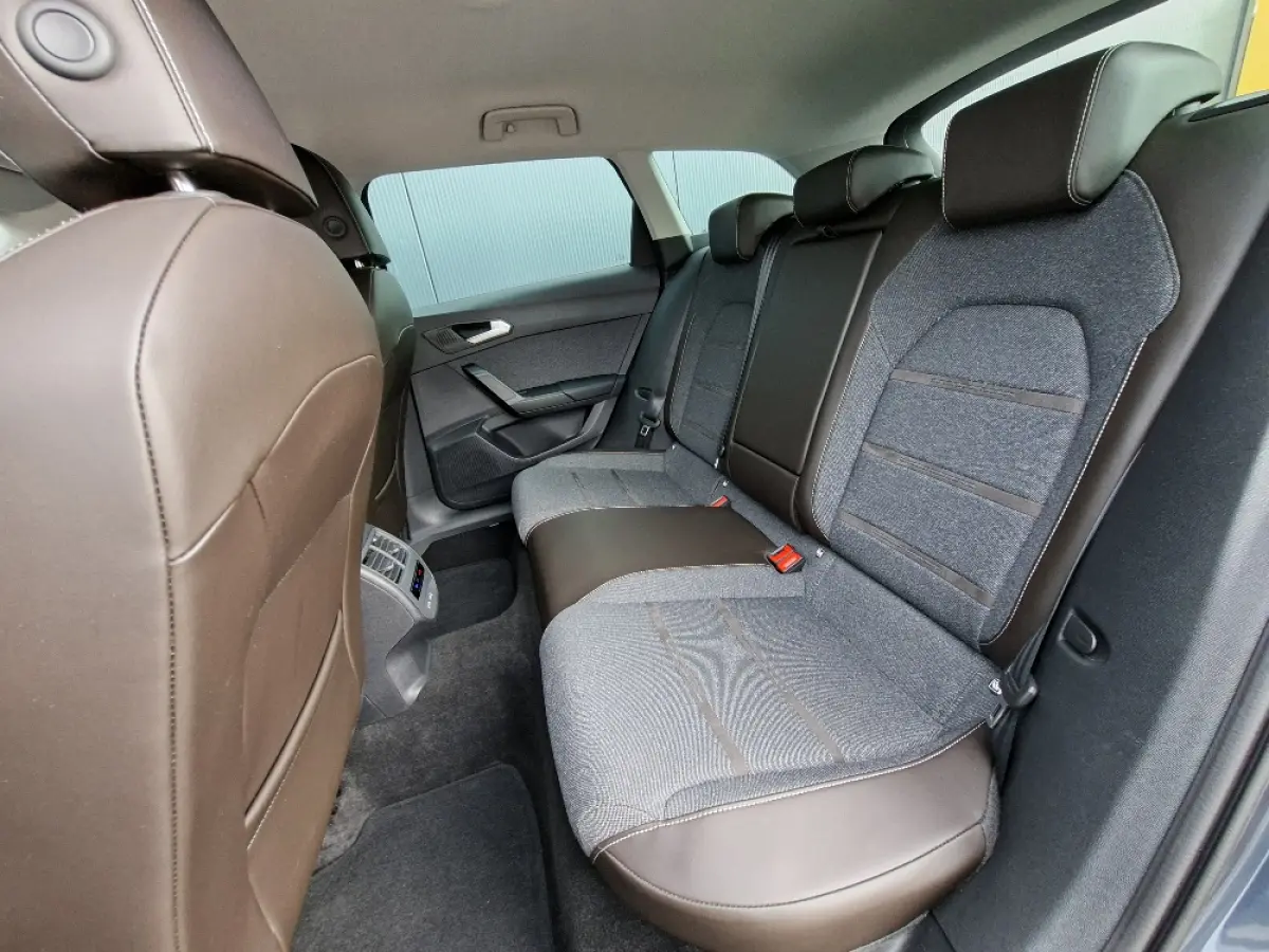 1.4 TSI PHEV XCELLENCE Automaat * Navigatiesysteem * Elek. Trekhaak * Parkeercamera *