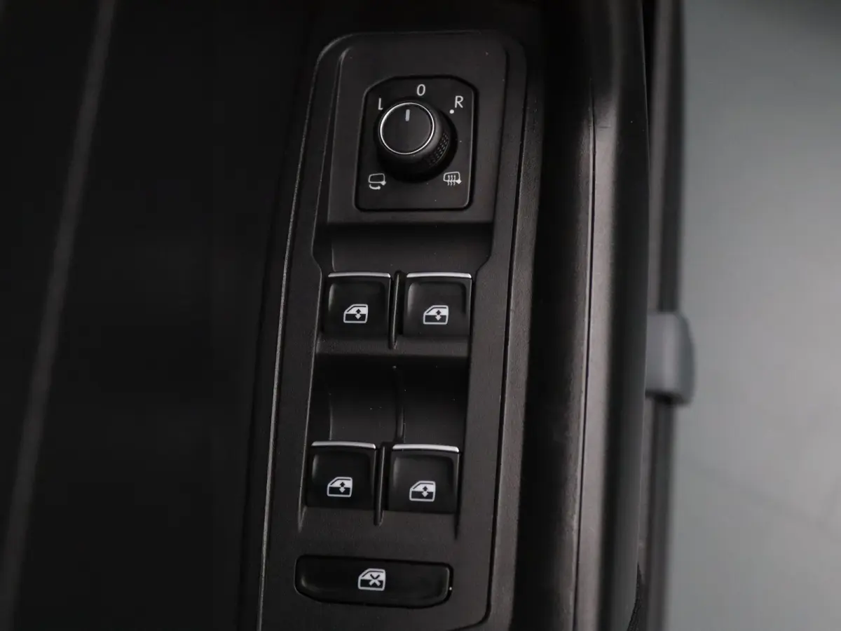 TSI Style Business 115pk Adapt. Cruise | Carplay | Navi | Parkeersens. v+a