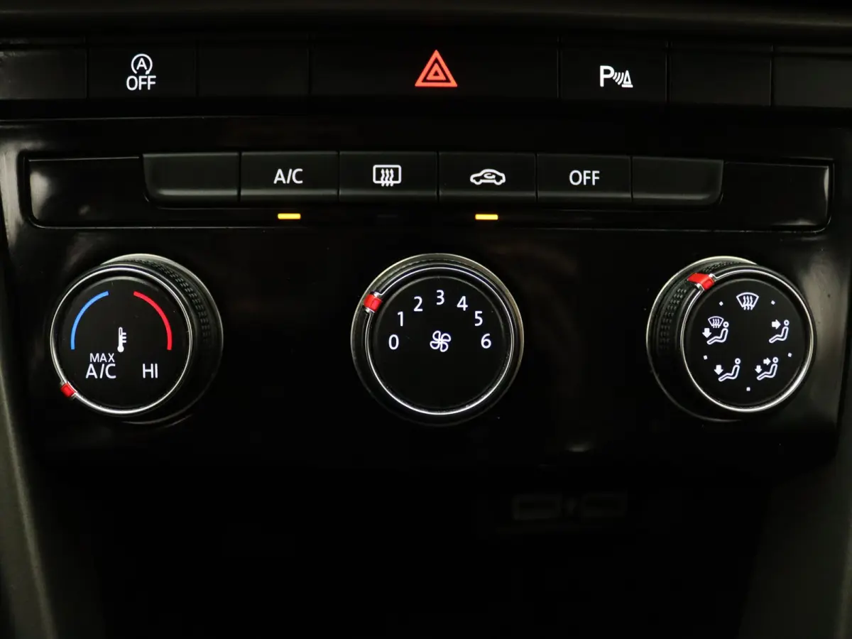 TSI Style Business 115pk Adapt. Cruise | Carplay | Navi | Parkeersens. v+a