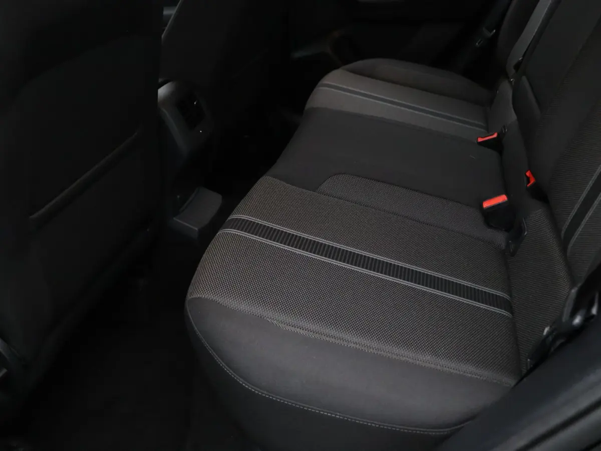 TSI Style Business 115pk Adapt. Cruise | Carplay | Navi | Parkeersens. v+a