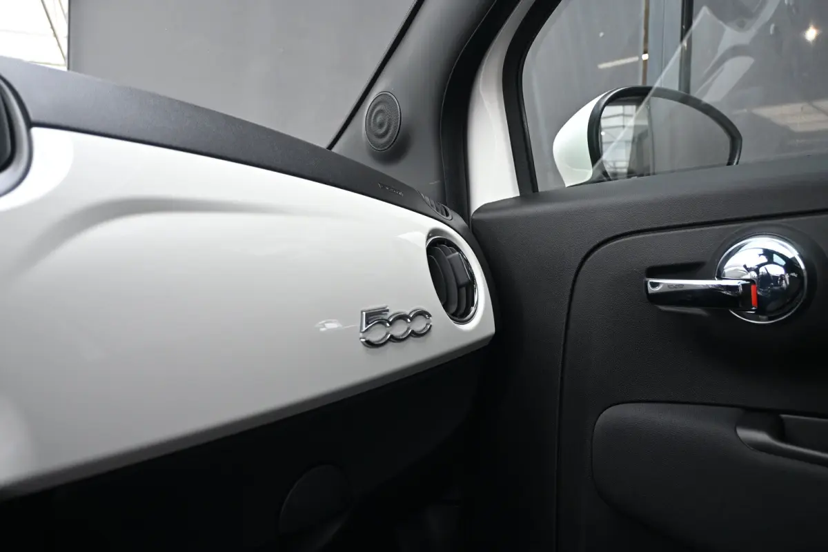1.0 Hybrid Dolcevita Finale | Panoramadak | Navigatie | Parkeersensoren | Airco |