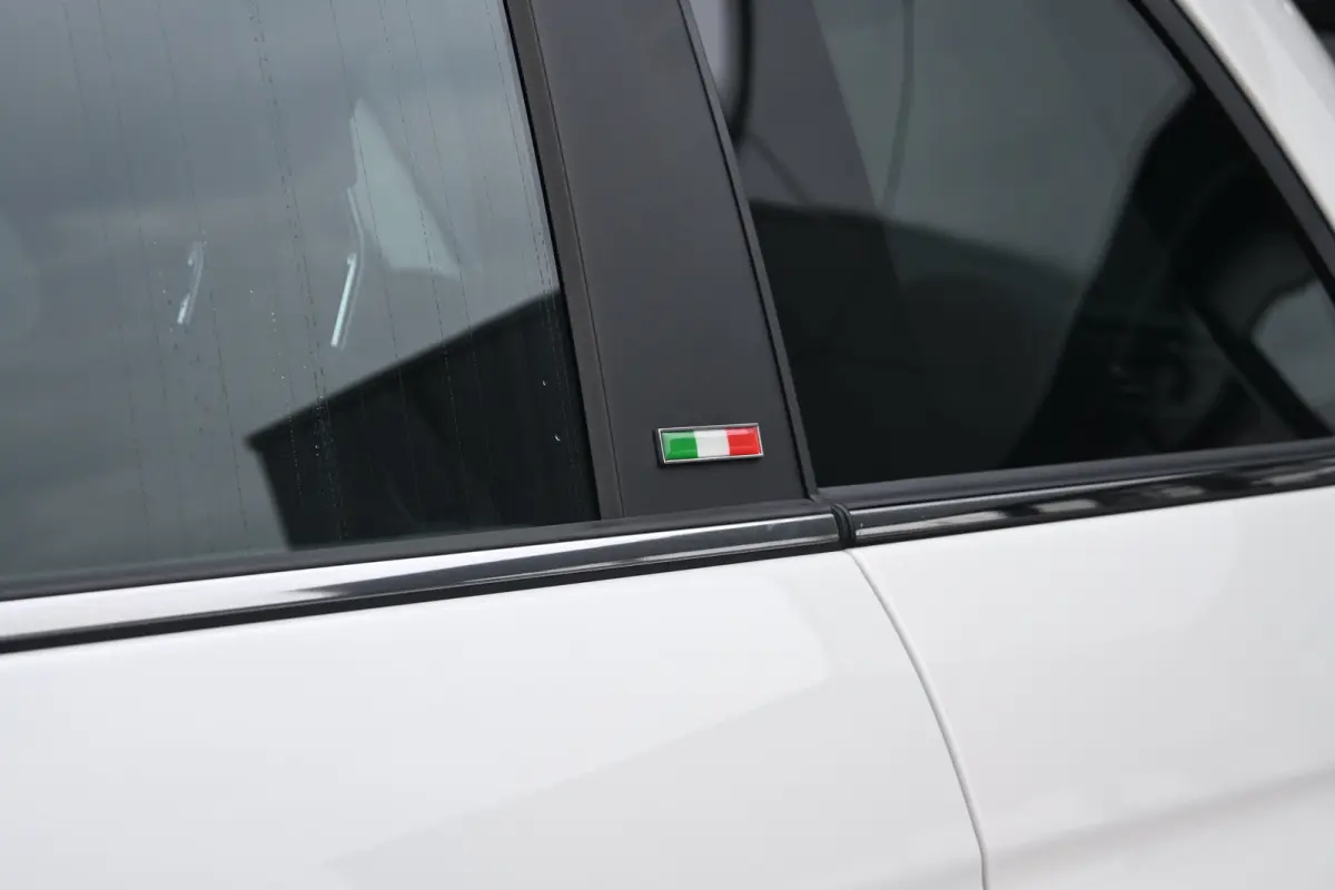 1.0 Hybrid Dolcevita Finale | Panoramadak | Navigatie | Parkeersensoren | Airco |