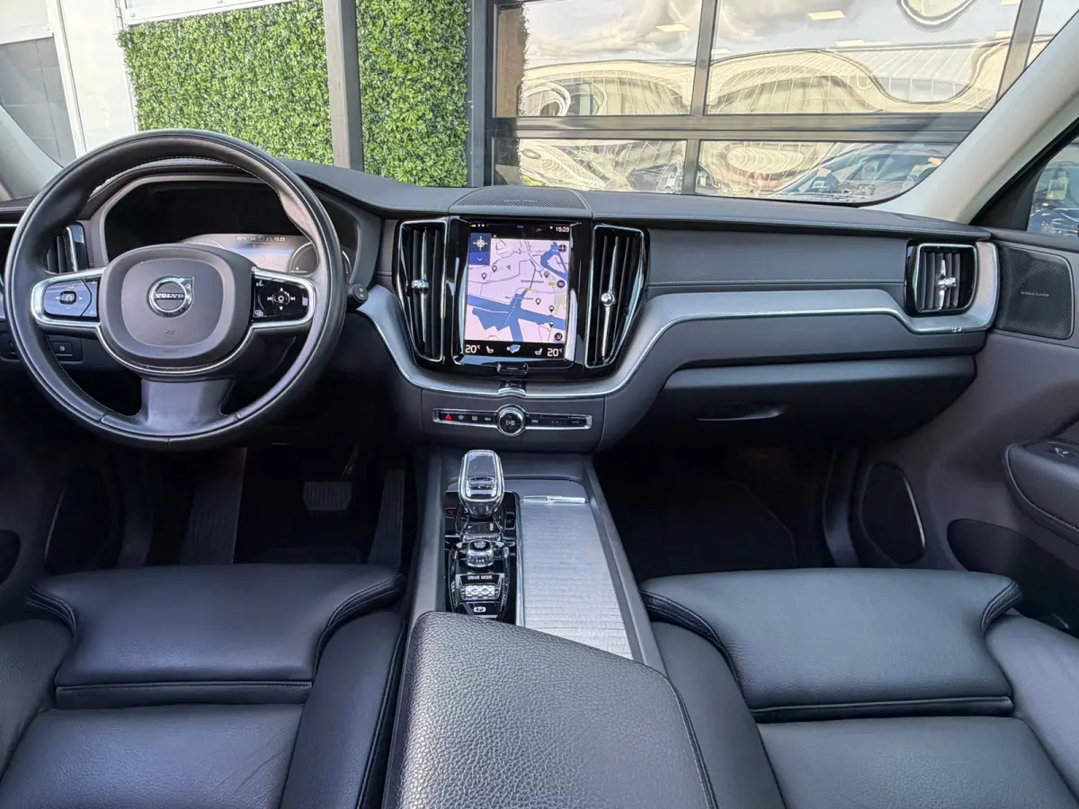 2.0 Recharge T6 AWD Inscription | Pano | Surround View | Trekhaak | Dealer Ond.