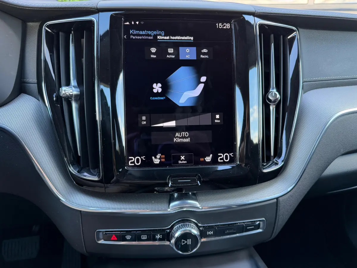 2.0 Recharge T6 AWD Inscription | Pano | Surround View | Trekhaak | Dealer Ond.