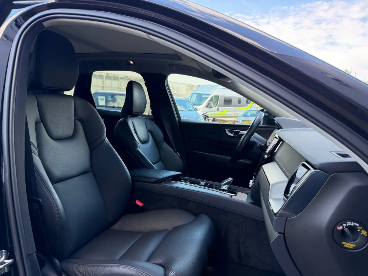 2.0 Recharge T6 AWD Inscription | Pano | Surround View | Trekhaak | Dealer Ond.