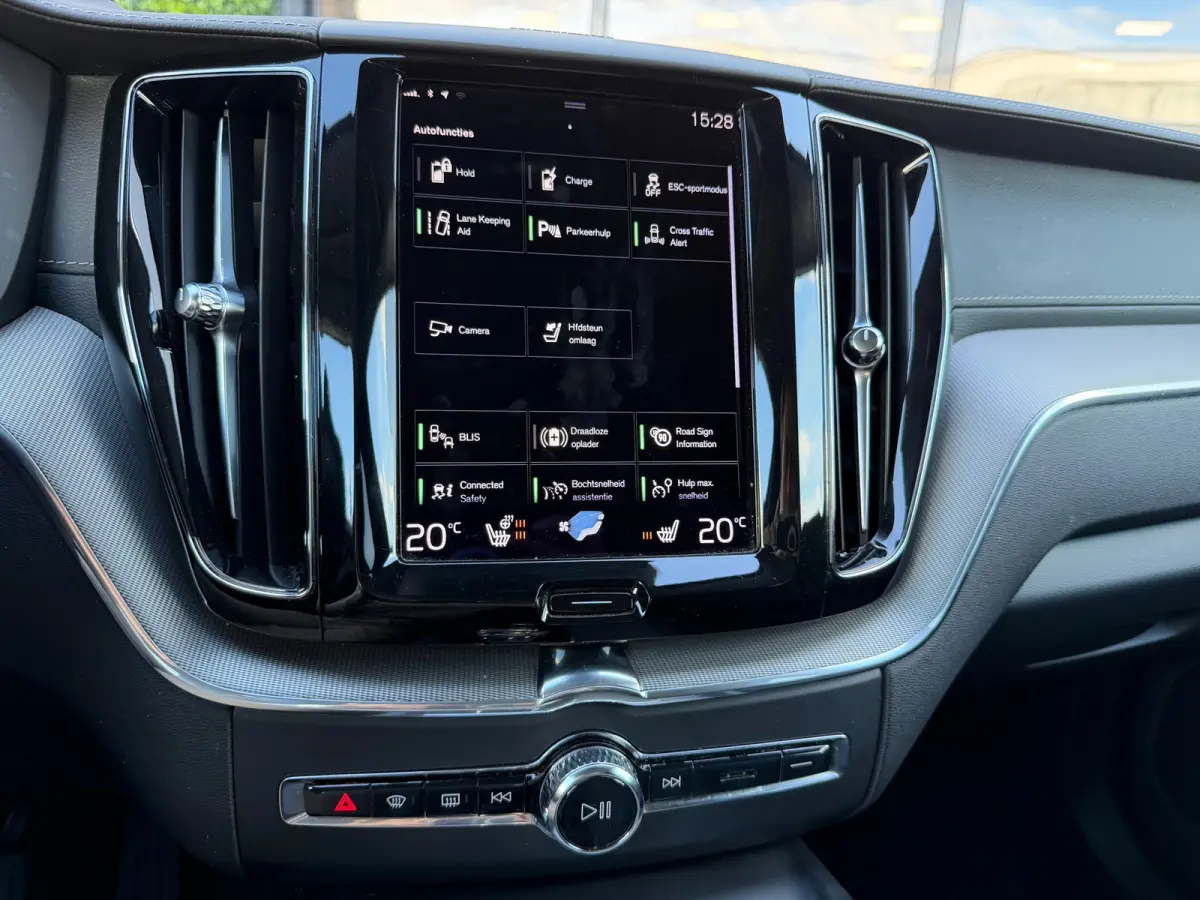 2.0 Recharge T6 AWD Inscription | Pano | Surround View | Trekhaak | Dealer Ond.